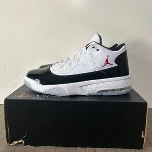 Jordan Max Aura 2 ‘White Black Gym Red’